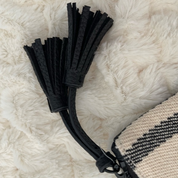 EUC Adorable fringe b&w clutch w faux black leather, cute tassel & zipper - Picture 7 of 16